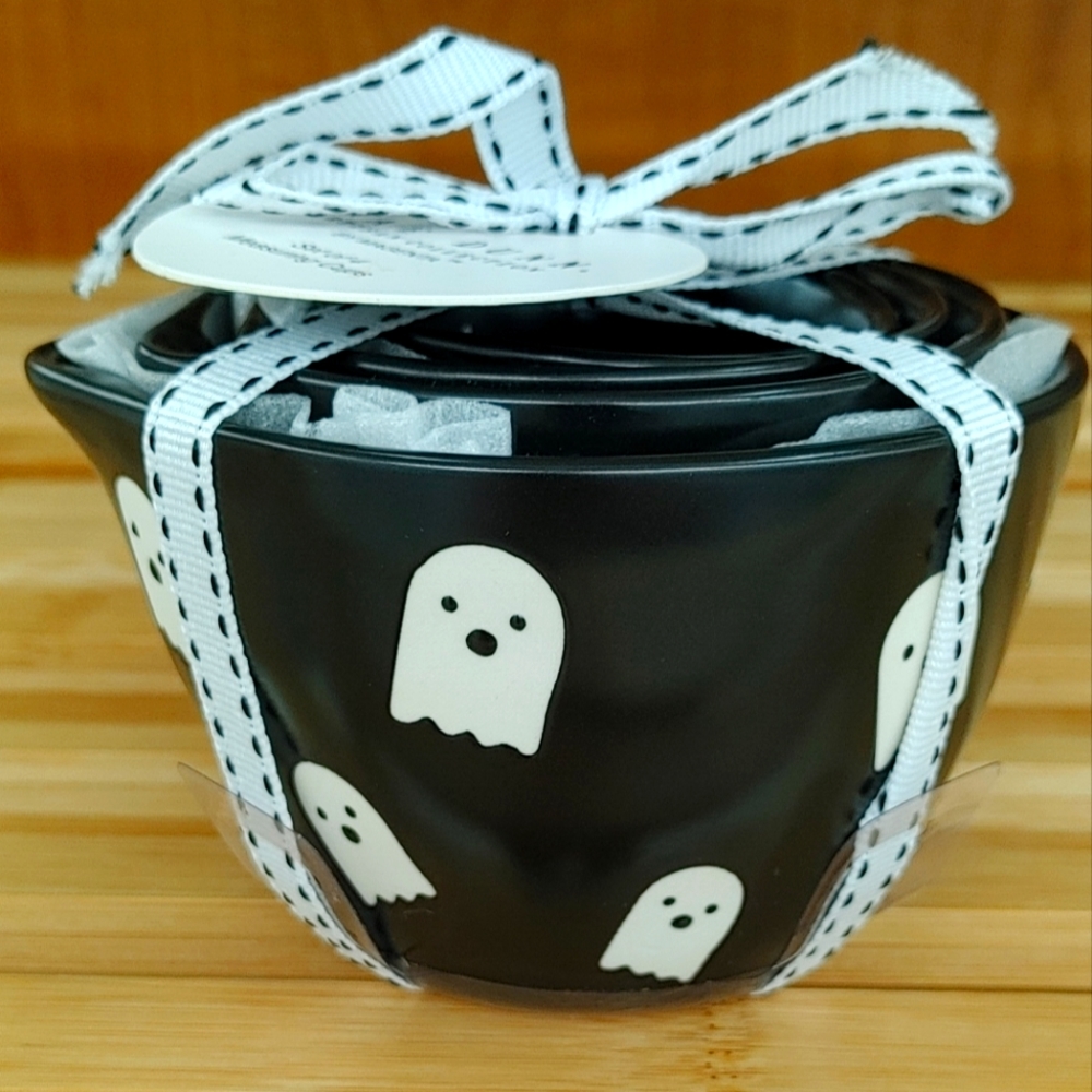 black rae dunn measuring cups with ghosts